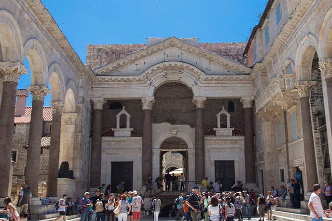 Sightseeing Split's Roman Ruins: A Self-Guided Audio Tour - Peristyle and Vestibulum: pacing the big “palace breath”