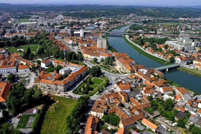Sinj: Panoramic Flight over Peruca Lake and Dinara mountain - Sinj takeoff: the Alka cannon hill comes into focus