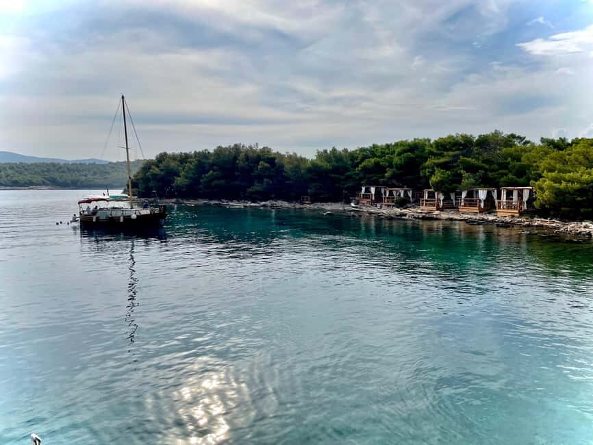 Speedboat to Hvar, Brač,Zečevo + Watersports - MPL Nautika - Zlatni Rat (Golden Horn): why this beach stop is the centerpiece