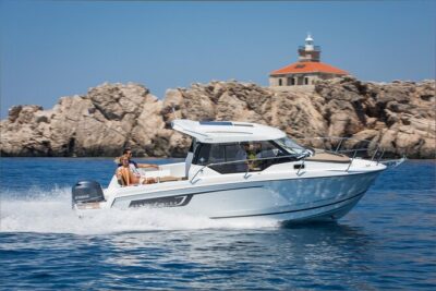 Speedboat transfer from Hvar town (Water taxi transfer) to Airport Split - From Riva 3 in Hvar to the Airport Door: How the Transfer Works
