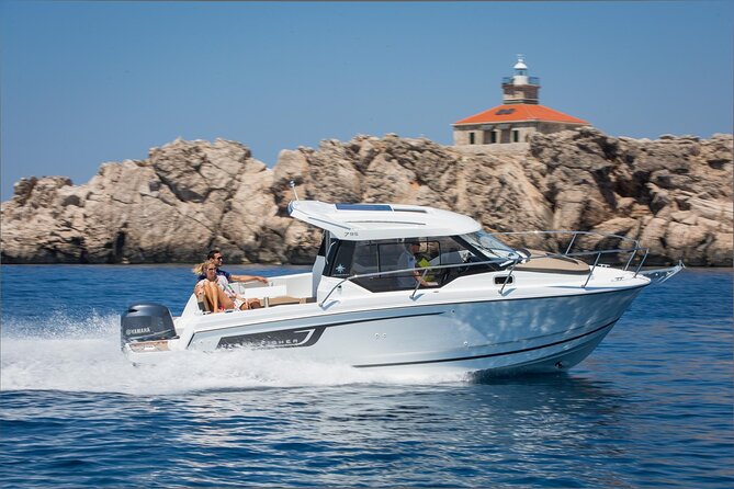 Speedboat transfer from Hvar town (Water taxi transfer) to Airport Split - From Riva 3 in Hvar to the Airport Door: How the Transfer Works