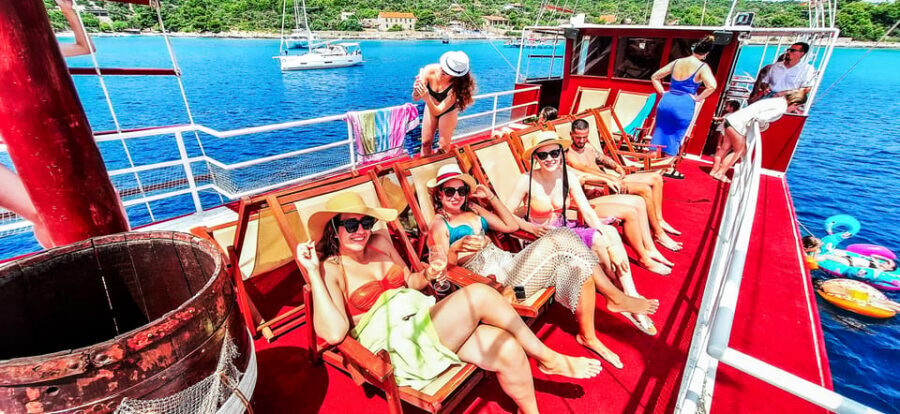 Split: 3 Island & Blue Lagoon Cruise with Lunch & Drinks - Maslinica on Šolta: your first village stop with swim time