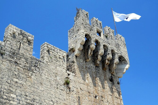 Split and Trogir Half Day Guided tour - Trogir highlights: town hall, Central Square, and the cathedral zone