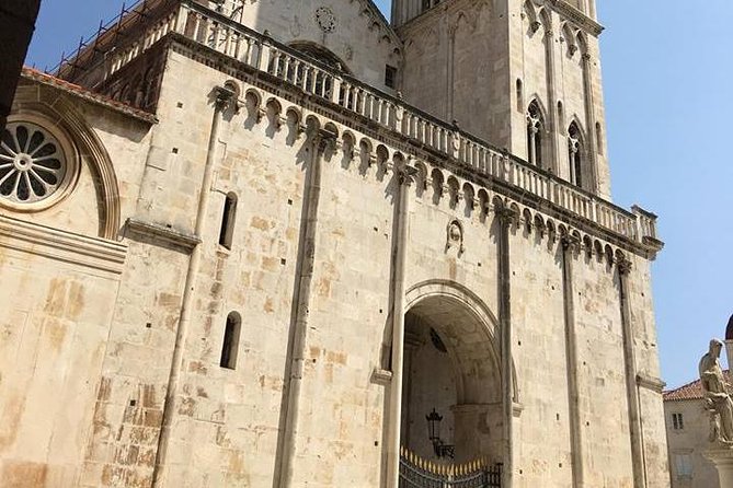 Split and Trogir private tour <em>ideal for cruise ship guests</em> – Key things that make this tour worth your time’ /></p>
<ul>
<li><strong>Cruise-friendly pacing</strong>: a private schedule that helps you beat port crowd crush.</li>
<li><strong>Hotel pickup and drop-off included</strong>: less hassle than playing phone-tag with a local driver.</li>
<li><strong>Ticketed stop at Diocletian’s Palace Peristyle</strong>: you don’t waste time figuring entry.</li>
<li><strong>Trogir in UNESCO Old Town style</strong>: guided highlights plus time to explore on your own.</li>
<li><strong>Panoramic drive with real film-and-war history</strong>: Game of Thrones location talk, Ottoman-era defense context, and pass-by stops.</li>
<li><strong>Highly rated licensed guides</strong>: reviews repeatedly name guides such as Andrej, Petar, Ivan, Oliver, and Boran.</li>
</ul>
<h2 id="why-split-and-trogir-feel-like-a-perfect-cruise-pairing">Why Split and Trogir feel like a perfect cruise pairing</h2>
<p><img width="669" height="446" decoding="async" src=