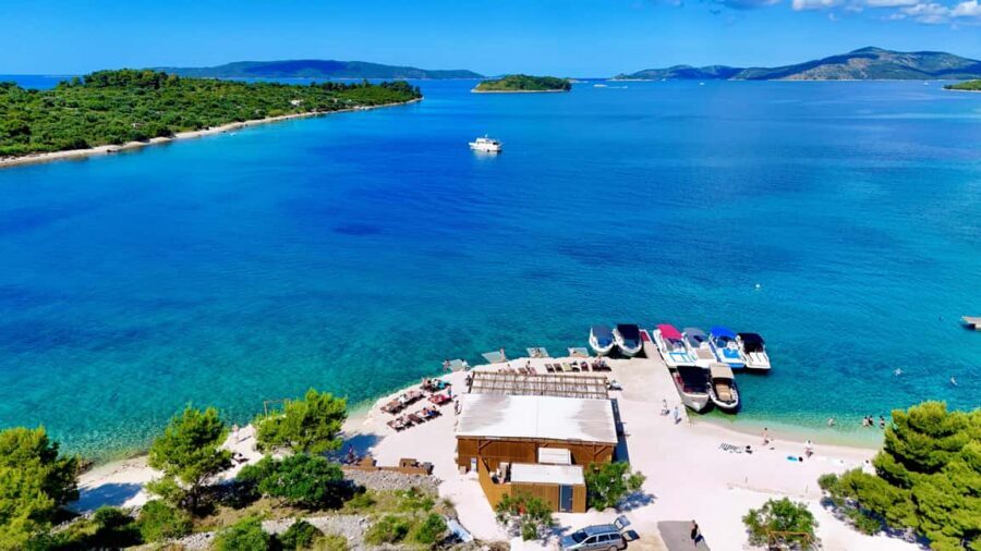 Split: Blue Lagoon & 3 Islands – Premium Speedboat Trip - Trogir’s UNESCO hour: Kamerlengo, St. Lawrence, and time to wander