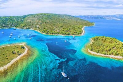 Split: Blue Lagoon & 3 Islands Speedboat Tour - Small group - Trogir UNESCO in 75 minutes: a quick art-and-stone-town hit
