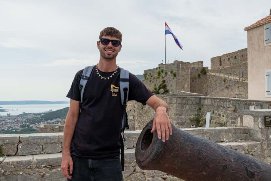 Split: Blue Line Sightseeing to Trogir, Klis & Olive Museum - Getting started in Split: the Apodos meeting point and open-top bus feel