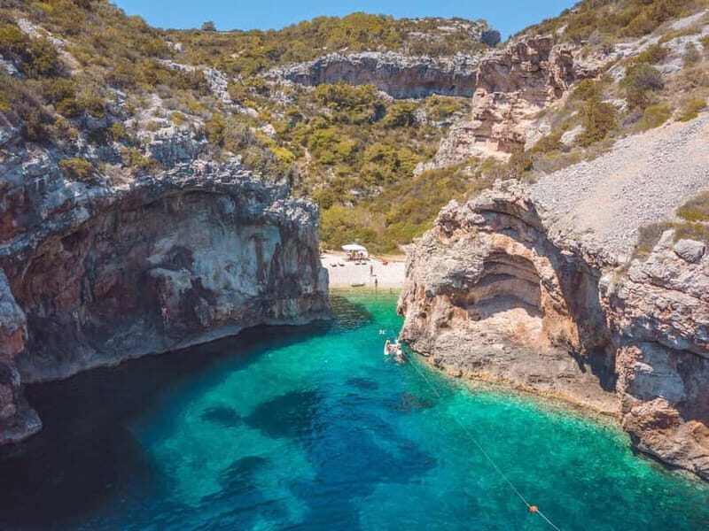Split: Boat Tour to Blue Cave, Vis, Blue Lagoon, Hvar, Brač - Who should book this Blue Cave and island speedboat day?