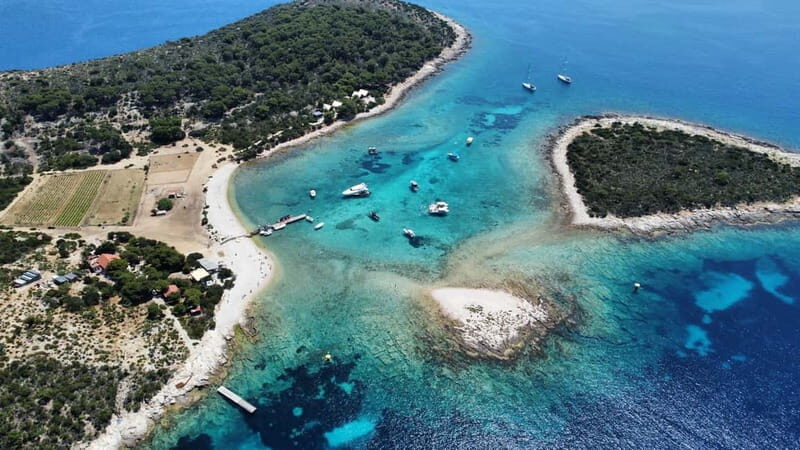 Split: Boat Tour to Blue Cave, Vis, Blue Lagoon, Hvar, Brač - Boat comfort, crew energy, and why shade matters