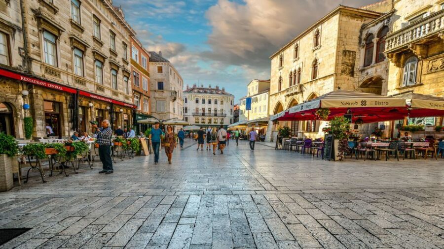 Split: Game of Thrones Tour with Diocletian's Palace Cellar - How photos and video clips make the scenes click