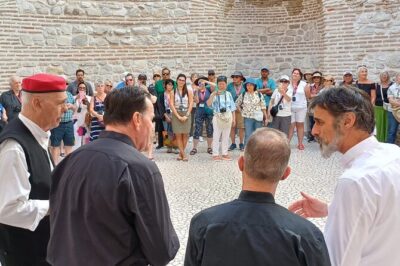 SPLIT-History Tour of Diocletian's Palace & Old Town with Daniela - Vestibulum Moments: Klapa Singing in the Palace