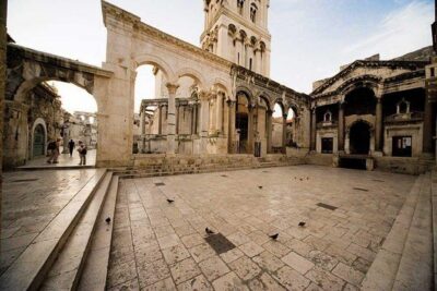 Split old city walking tour with local tour guide - What you actually do: Diocletian Palace substructures in 75 minutes