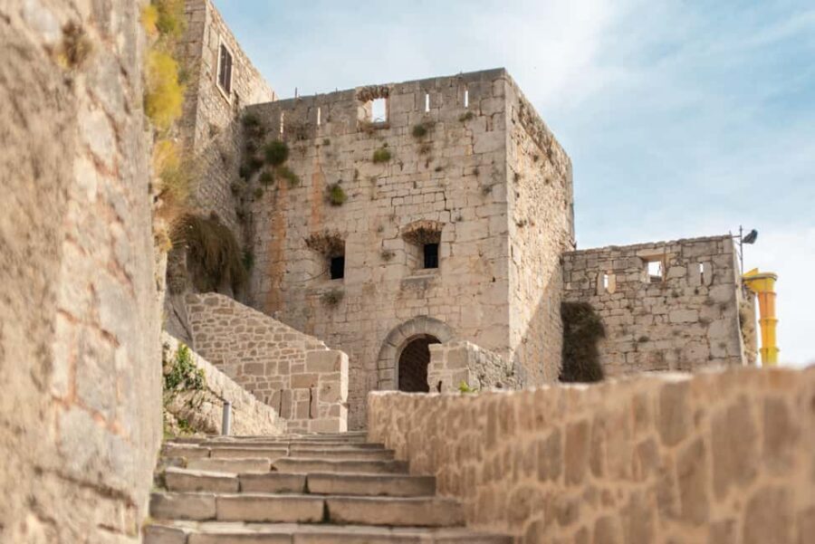 Split: Private tour to Klis Fortress and Vranjača cave - Key highlights worth clocking
