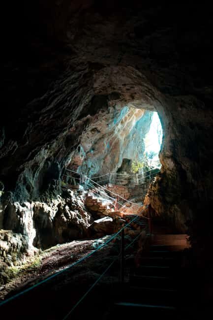 Split: Private tour to Klis Fortress and Vranjača cave - Should you book Klis Fortress, Stella Croatica, and Vranjača Cave?