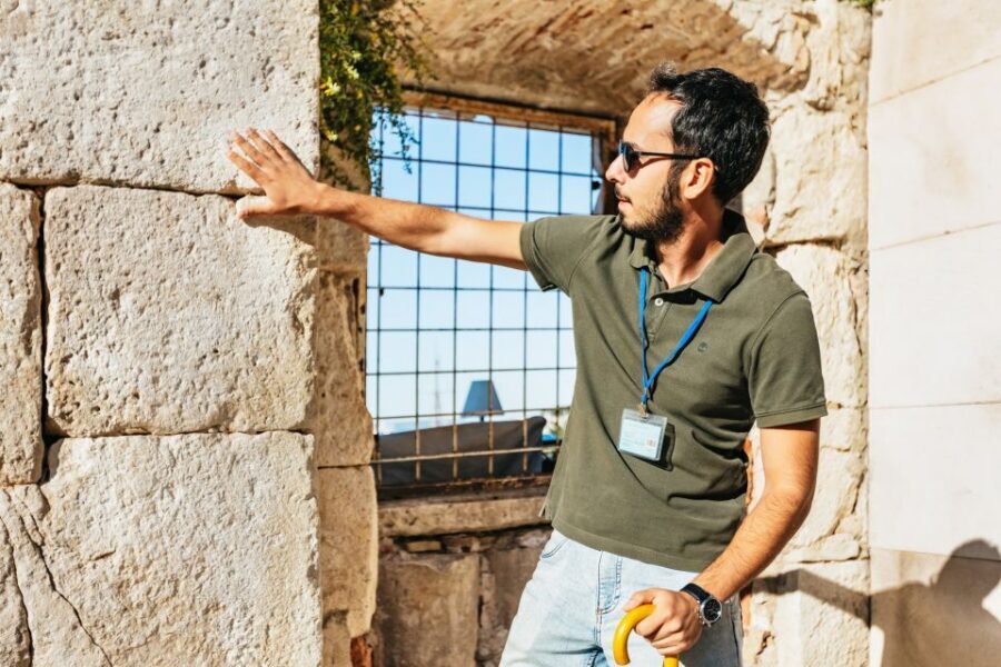 Split: Private Walking Tour with Diocletian's Palace - Peristil: the palace courtyard that teaches architecture