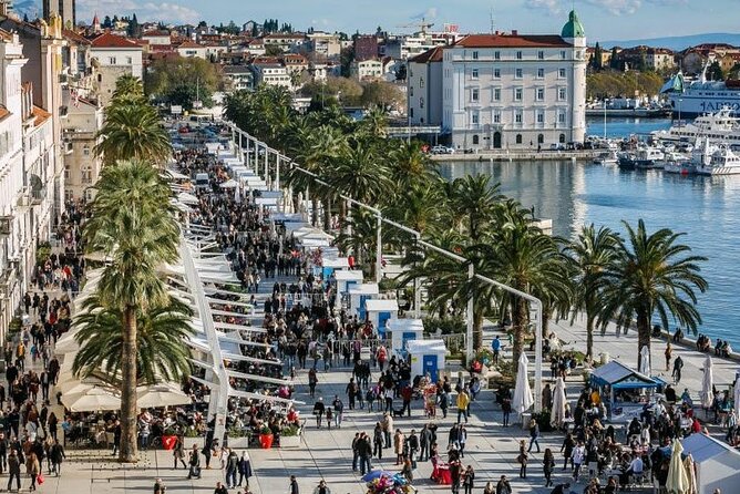 Split Quest Experience: Discover the City - Papalić Palace and Glava na Zidu: Baroque Meets the Oddball