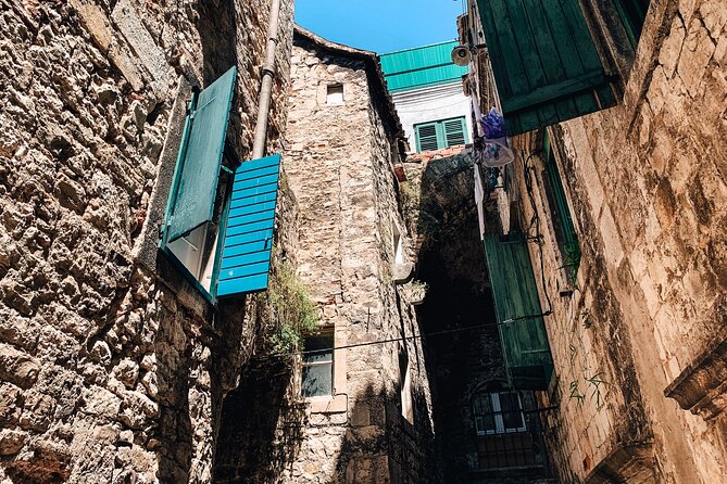 Split Quest Experience: Discover the City - Following the Old Waterfront to Matejuška