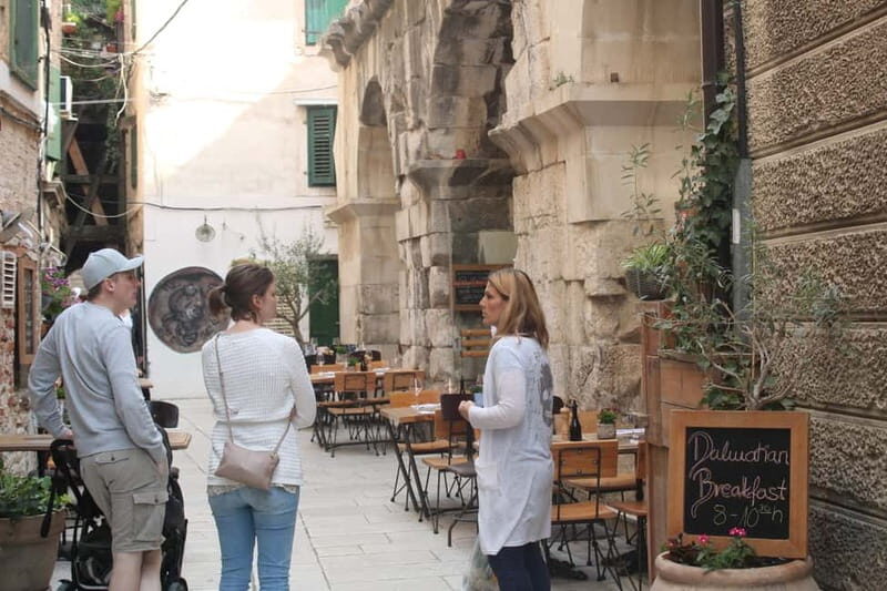 Split: Small Group Food Tour with Private Option - Green Market tastings: arancini, sugar almonds, and Soparnik