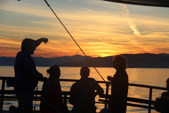 Split Sunset Cruise With Live Music - Drinks on board: what’s unlimited and what costs extra