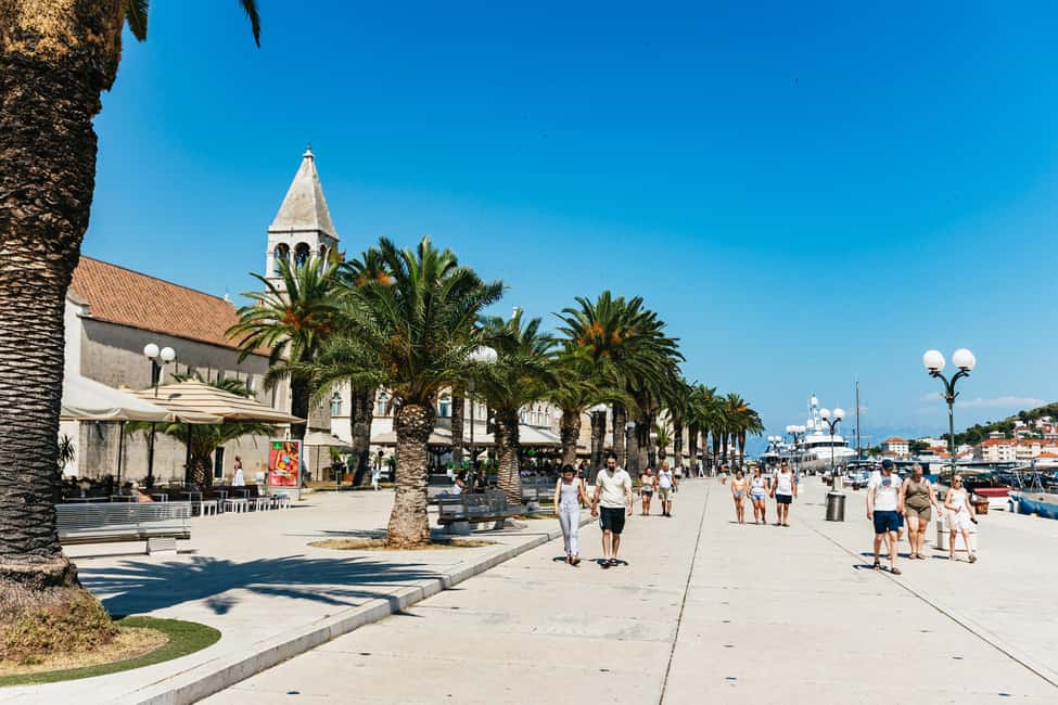 Split/Trogir: Blue Lagoon and 3 Islands Speedboat Tour - Maslinica on Šolta: the quiet fishing-village counterbalance