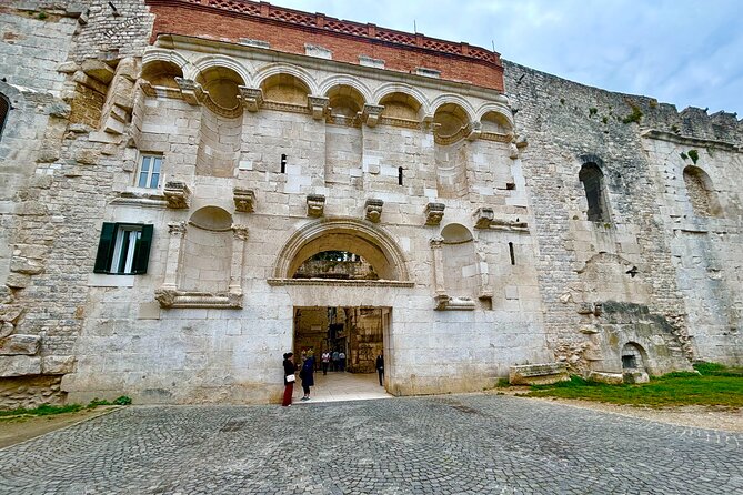 Split, Trogir & Klis: Private Tour with Local Guide in Luxury Van - Klis Fortress: big views, short time, and the €12 entrance reality