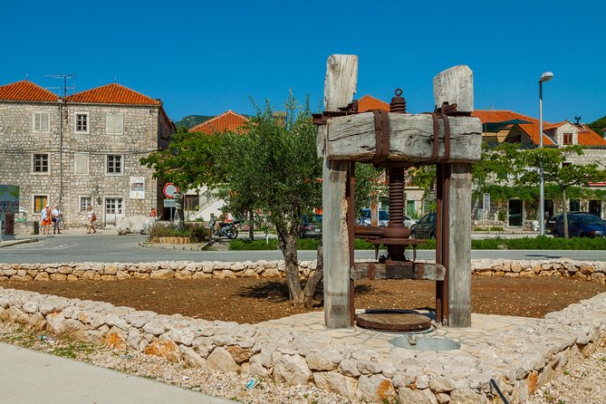 Ston Oysters & Wine Tasting Tour from Dubrovnik - The human factor: guide energy makes the day