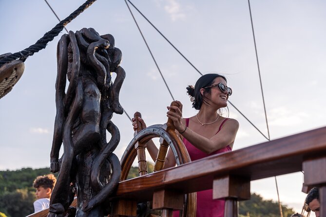 Sunset Panorama Cruise with a Guide on a Wooden Galleon - FAQ