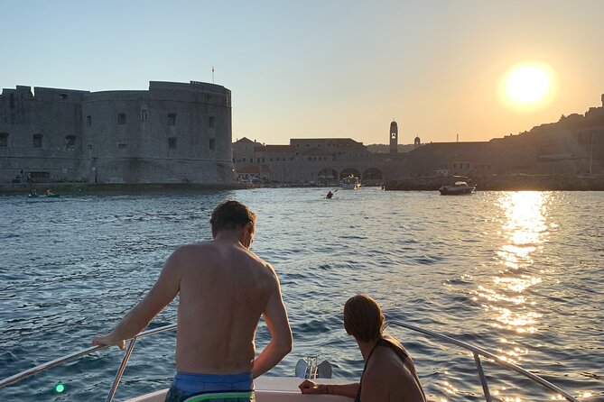 Sunset Tour–A Sunset That Isn’t Stuck in Front of the Old Town - The 2-Hour Sunset Plan: Leaving Old Town at Golden Hour