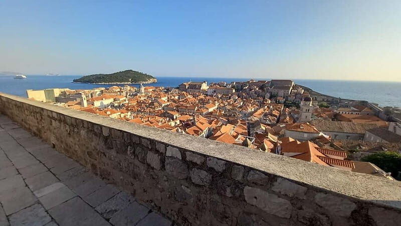 Sunset Wall Walk: 75-Minute Guided Tour & Free Exploration - What you’ll learn: defense, diplomacy, and the 1991 story