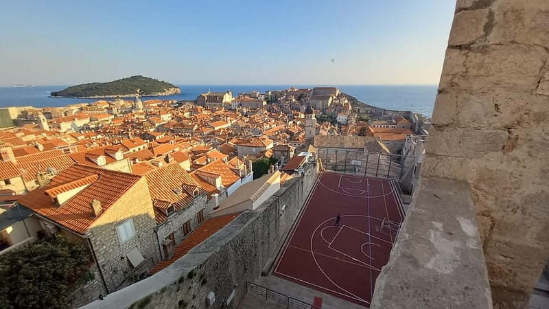 Sunset Wall Walk: 75-Minute Guided Tour & Free Exploration - Group size, guide style, and whether this is fun or formal
