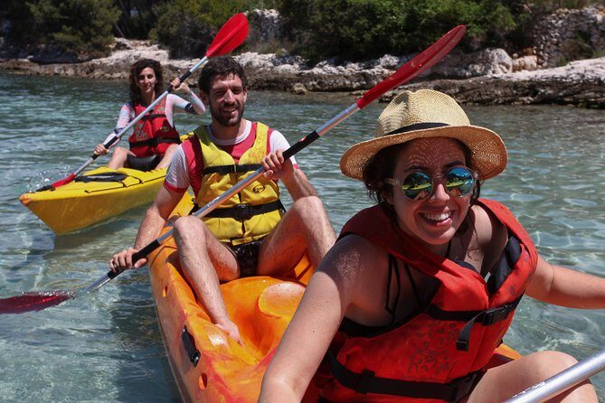 Supetar-Postira kayaking - The Protected Bay Pause and the Splitska Story