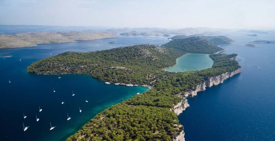 SURPRISE TOUR KORNATI & TELASCICA Boat Tour(po Polsku) - The boat day setup: 65 people, guide on board, and drinks included