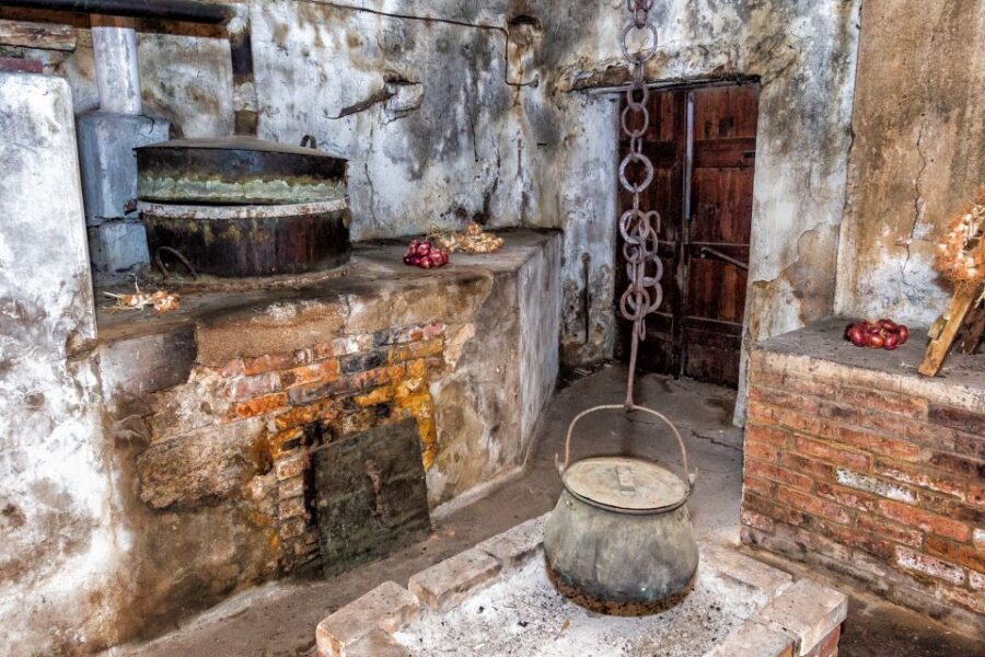 Taste & Tradition of Dubrovnik Countryside - Kameni mlin: olive oil and Prošek at a family house