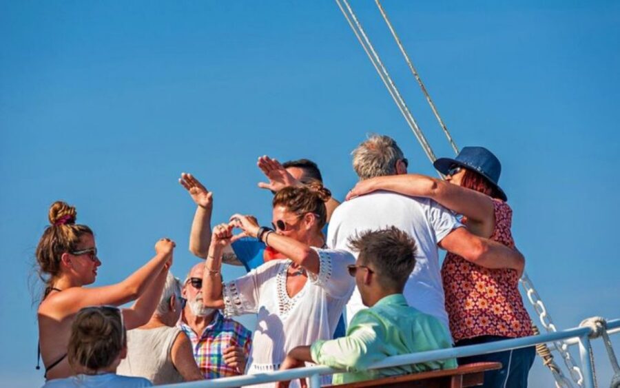 Three Island Boat Tour With Lunch - Rain, heat, and the crew: why comfort changes your whole day