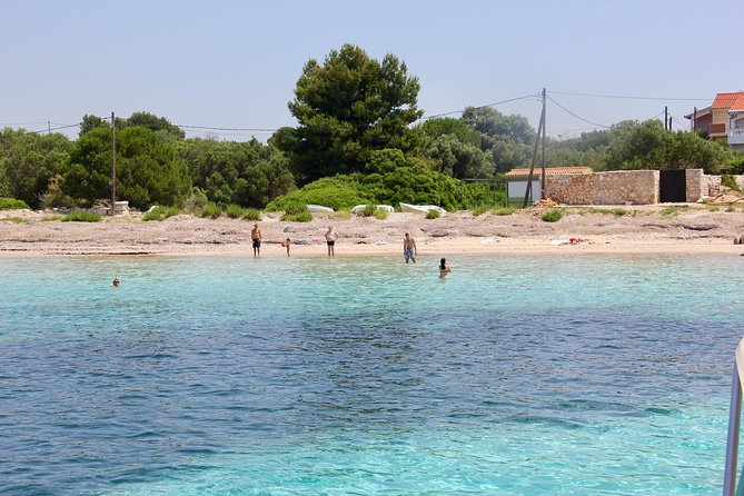 Three Islands Private Speedboat Tour With Blue Lagoon Stop - Meeting at 9:00 and settling in on the boat