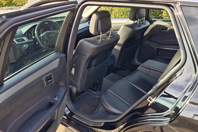 Transfer From Zadar Airport to Town Zadar - The car: comfort, cleanliness, and family-friendly basics