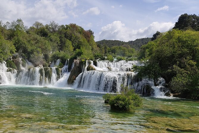 Transfer From Zadar Airport to Town Zadar - Old Town drop-off, plus an easy path to a return trip