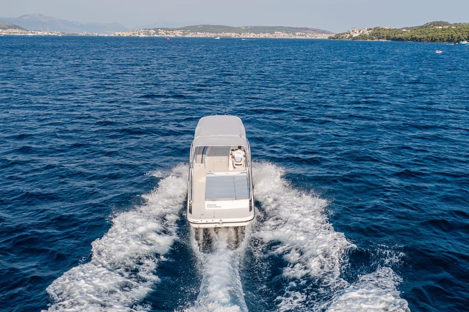 TROGIR: Blue Lagoon & 3 Islands Half-day Speedboat tour - Maslinica: Fisherman Calm and a 16th-Century Castle Hotel Area
