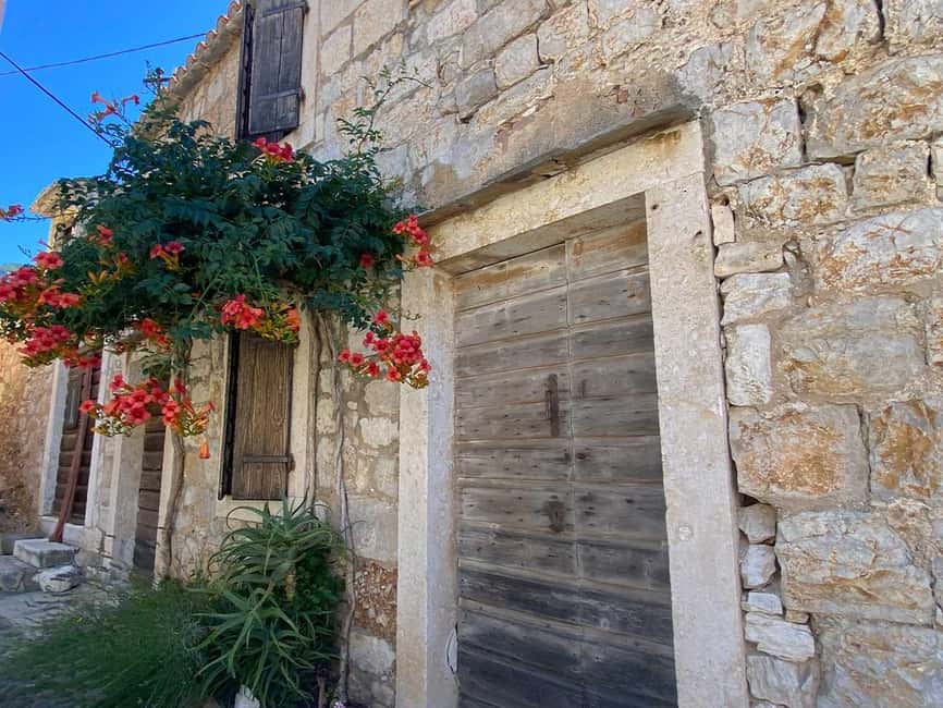 Trogir: Blue Lagoon, Maslinica, and Solinska Bay Boat Tour - Why This Trogir Speedboat Loop Feels Like More Than a Swim Tour