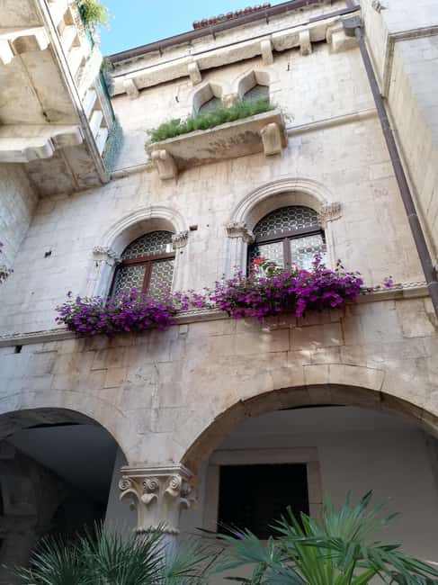 Trogir; Private walking tour of higlights of Trogir - Cipiko Palace: reading noble power in stone and detail