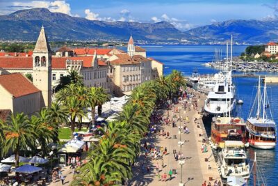Trogir walking tour with a local guide - John Paul II Square and the Town Hall staircase: Venetian architecture in everyday life