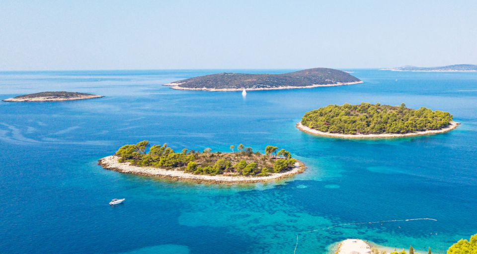 Trogir: White Lagoon, Maslinica & Blue Lagoon Speedboat Tour - What to pack for lagoons: the difference between easy and annoying