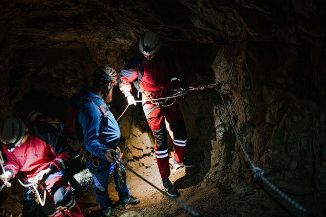 TUNNEL ABSEILING PLUS tour the underground - Equipment, insurance, and the after-descent bonus