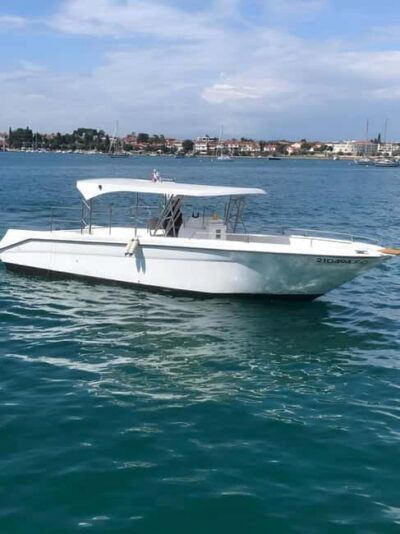 Umag; Premium Private Boat Tour with Captain - Finding the MammaMia meet point and settling into the boat