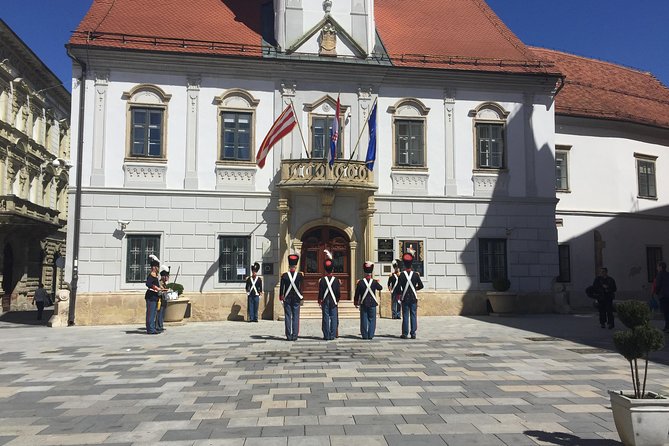 VarazdinTown & Trakoscan Castle, Small Guided Group from Zagreb - Pace, steps, and comfort: what moderate walking really means here