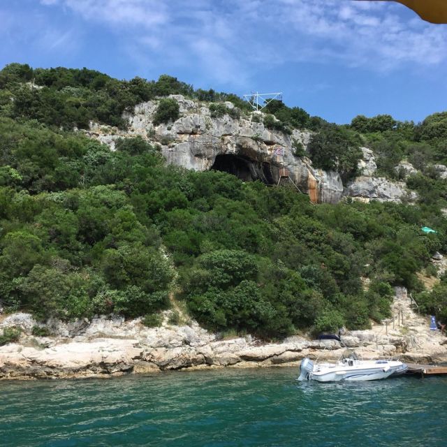 Vrsar: Lim Fjord - Rovinj Fish Picnic - Lunch onboard: mackerel or chicken, plus real free-flowing drinks