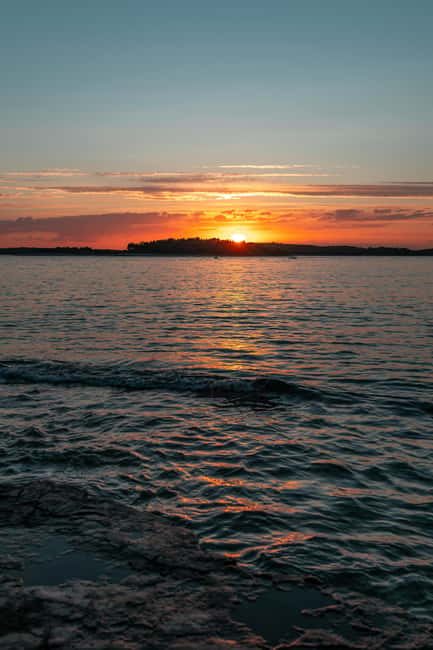 VRSAR: Night Boat Tour to Rovinj with Dolphin Watching - Timing tips: when to arrive and how to plan your evening