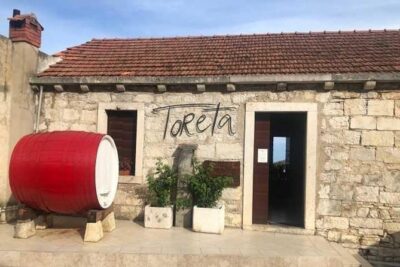 Wine tour Korčula - private tour - Stop 1: Toreta Winery in Smokvica (Family Winery Visit)