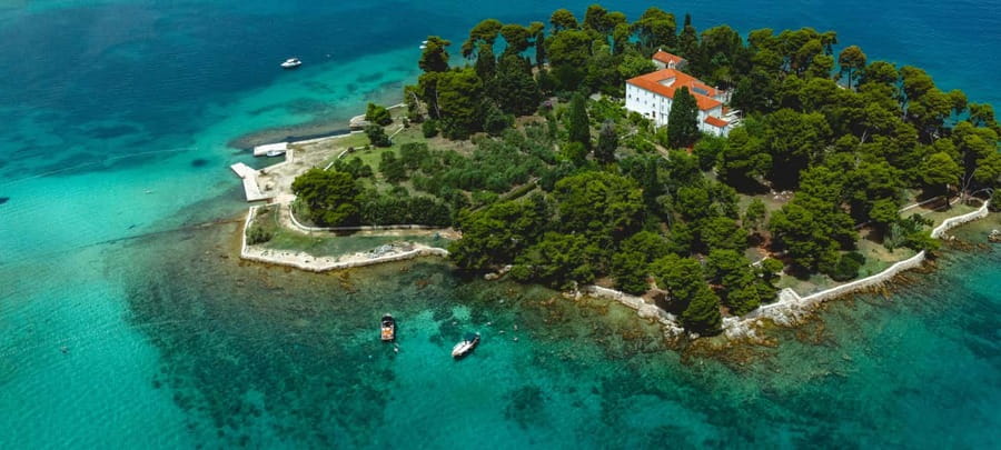 Zadar: 3 Islands Luxury Boat Tour with Aperol Spritz - Getting to the Boat in Zadar: Parking and Meeting Point Reality
