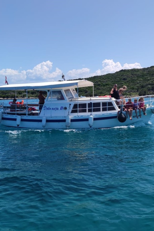 Zadar: Boat Tour to the Ugljan, Preko, and Ošljak Islands - Ošljak Island: Small, Inhabited, and Worth the Village Walk